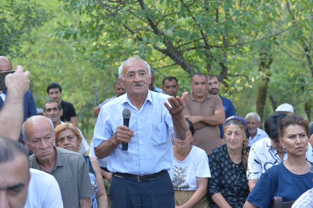 Taleh Qaraşov kənd sakinlərinin problemlərini dinlədi - FOTOLAR